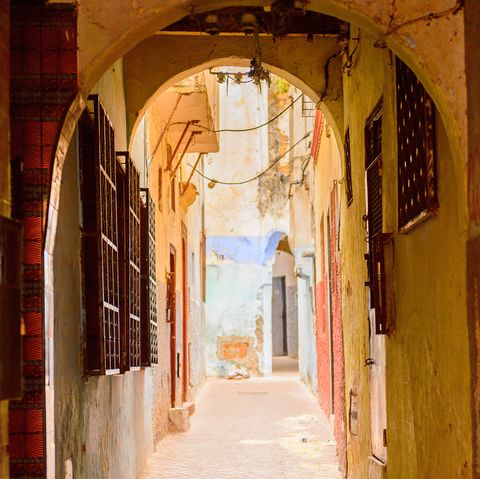 alleyway-tangier-morocco